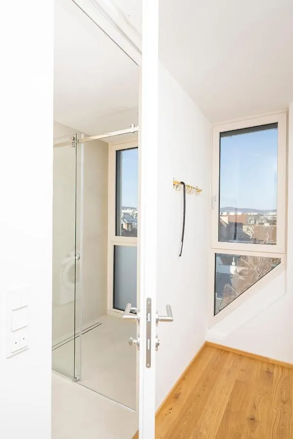 Rooftop Apartments mit großer Terrasse by ichbucheAT Wien Österreich