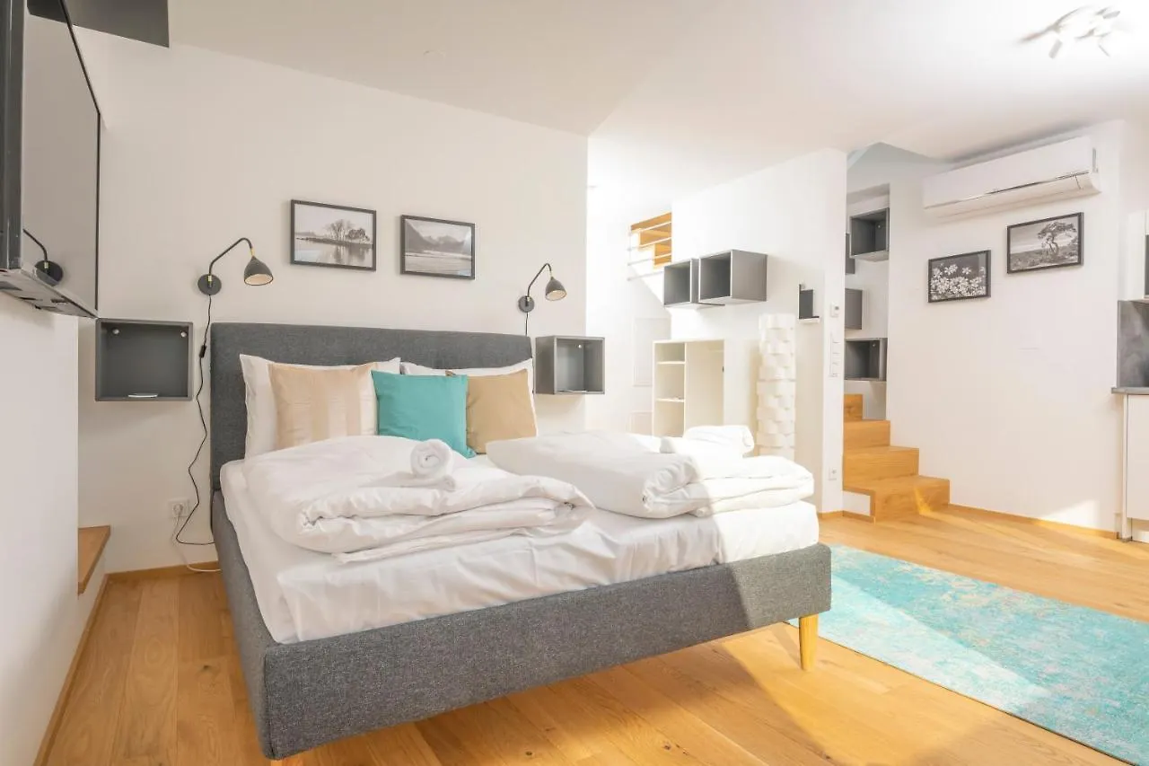 Rooftop Apartments mit großer Terrasse by ichbucheAT Wien Österreich
